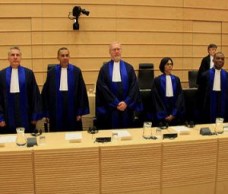 Cinq juges prêtent serment après avoir été élus lors de l’Assemblée des États parties de 2011. © ICC